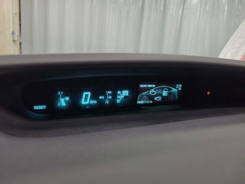 Used 2014 Toyota Prius Two image 18