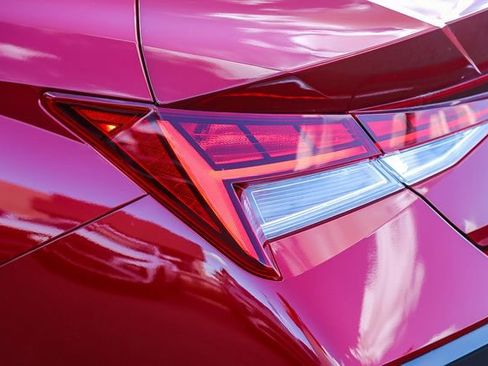 New 2025 Hyundai Elantra Limited FWD image 11