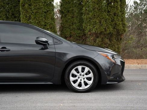 Used 2022 Toyota Corolla LE image 9