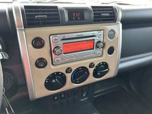 Used 2011 Toyota FJ Cruiser 2WD w/ Convenience Pkg image 24
