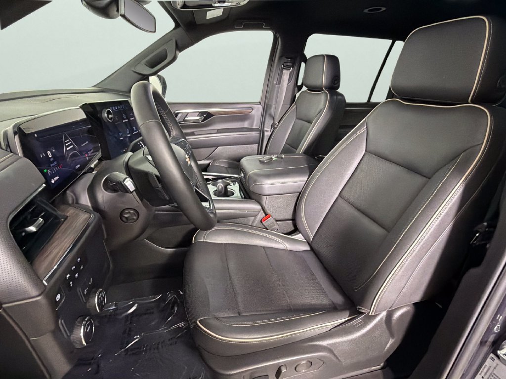 Used 2025 Chevrolet Suburban Premier RWD image 17