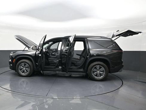 Used 2025 Chevrolet Traverse LT FWD image 27