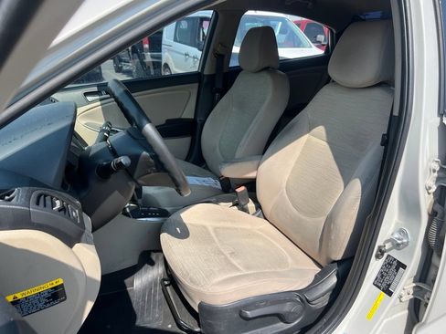 Used 2016 Hyundai Accent SE FWD image 15