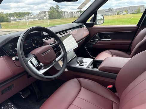 New 2025 Land Rover Range Rover SE image 12