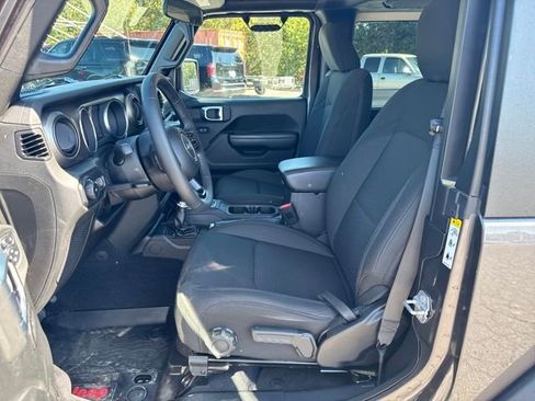 Used 2019 Jeep Wrangler Sport S image 9