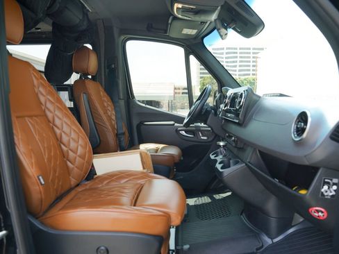 Used 2022 Mercedes-Benz Sprinter 2500 image 42