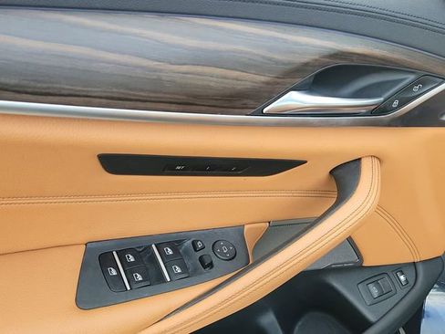 Used 2020 BMW 530e xDrive 530e xDrive iPerformance w/ Premium Package image 21