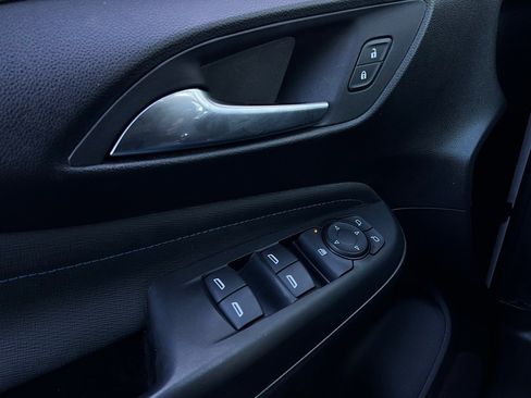 Used 2025 Buick Envista Sport Touring image 18