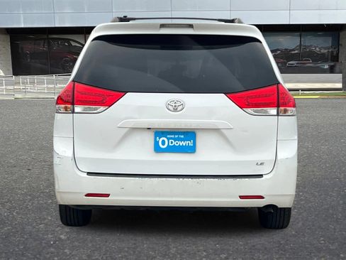 Used 2012 Toyota Sienna LE image 7