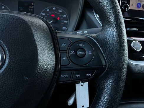 Used 2025 Toyota Corolla LE image 30