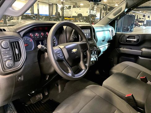 Used 2023 Chevrolet Silverado 2500 Custom w/ Custom Convenience Package image 8