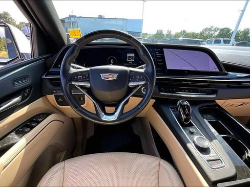 Used 2023 Cadillac Escalade Premium Luxury AWD/4WD image 8