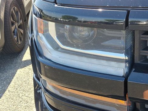 Used 2017 Chevrolet Silverado 1500 Custom w/ Custom Convenience Package AWD/4WD image 4
