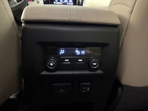 Certified 2023 Chevrolet Traverse LT w/ LT Premium Package image 27