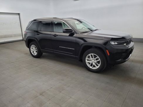 Used 2023 Jeep Grand Cherokee Laredo AWD/4WD image 11