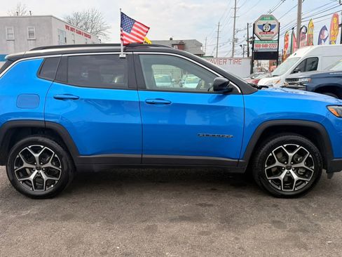 Used 2025 Jeep Compass Limited image 11