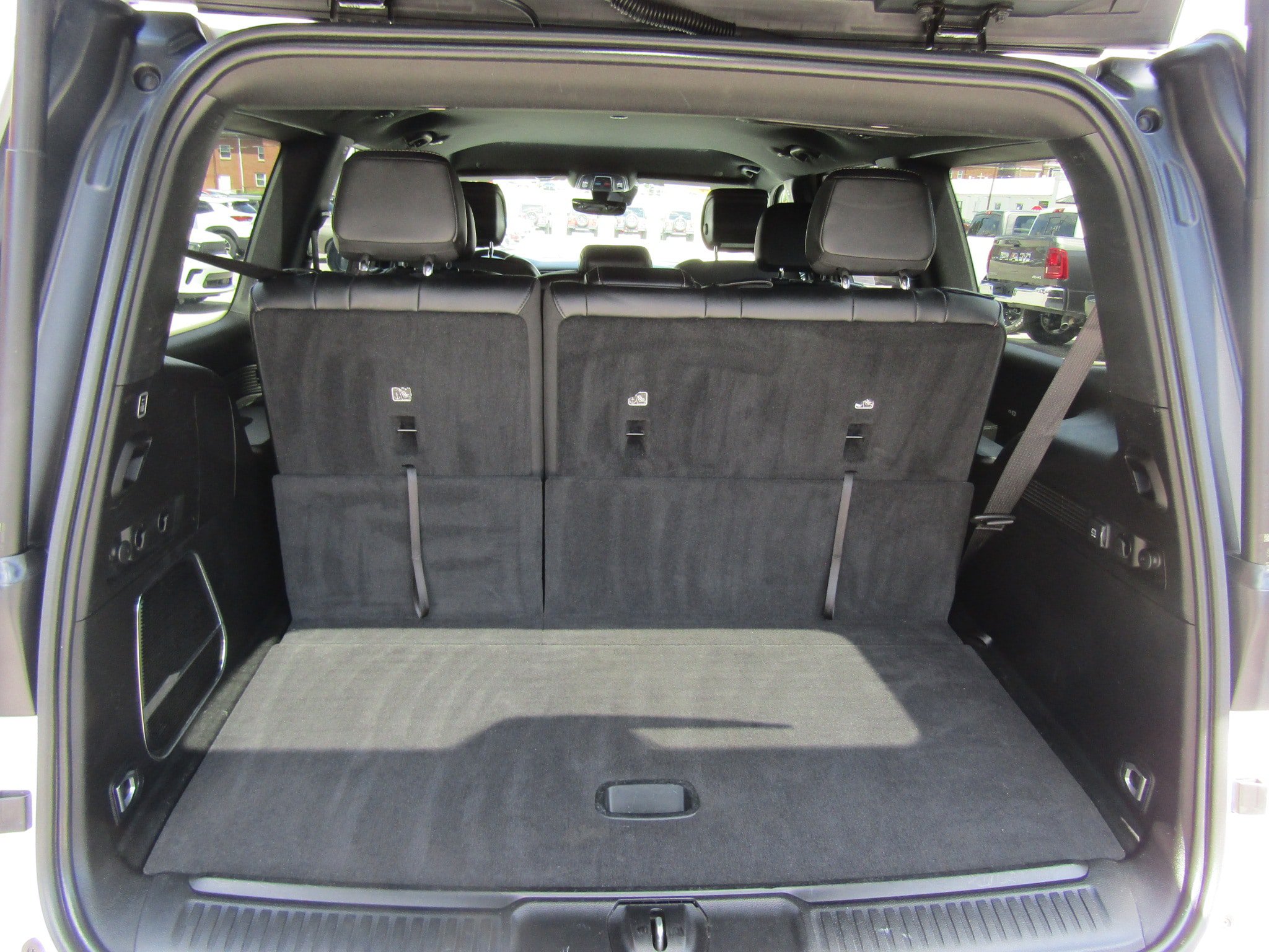 Used 2024 Jeep Wagoneer Series II w/ Flexible Seating Group AWD/4WD image 16