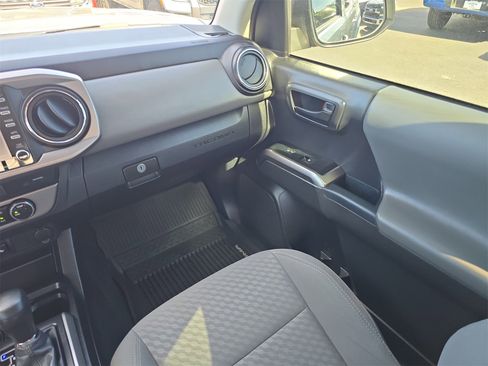 Used 2022 Toyota Tacoma TRD Sport image 10