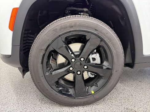 New 2025 Jeep Grand Cherokee L Altitude AWD/4WD image 11