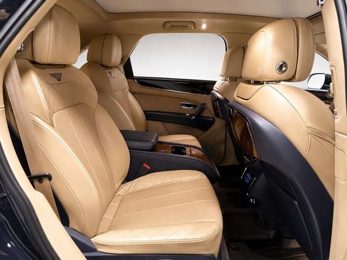 Used 2017 Bentley Bentayga AWD/4WD image 21