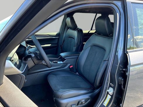 New 2026 Jeep Grand Cherokee Altitude AWD/4WD image 17