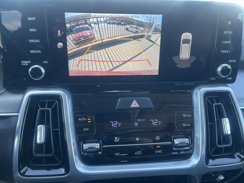 Used 2022 Kia Sorento SX image 9