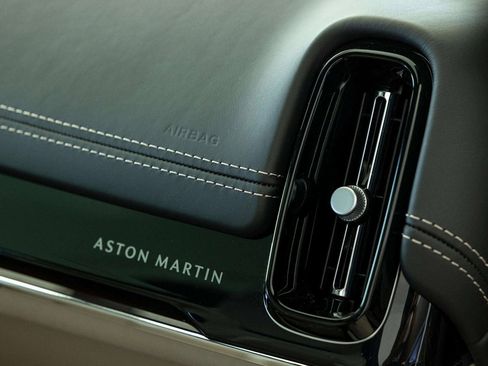 Used 2025 Aston Martin DBX 707 image 34