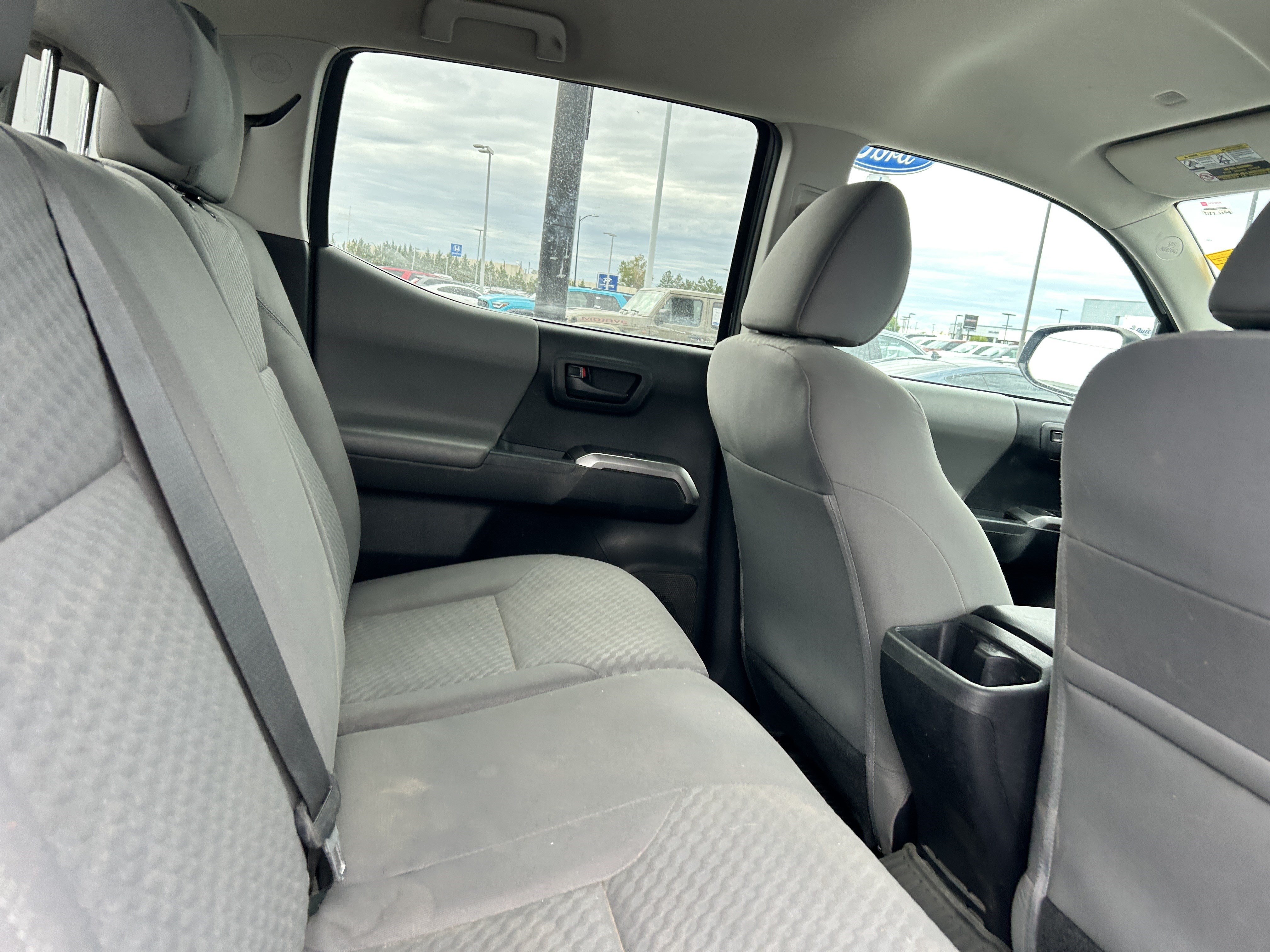 Used 2021 Toyota Tacoma SR5 AWD/4WD image 11