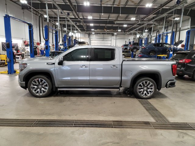 Used 2024 GMC Sierra 1500 Denali w/ Denali Reserve Package AWD/4WD image 4