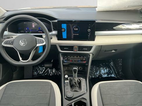 New 2025 Volkswagen Taos SE image 10