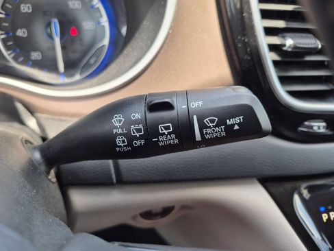 Used 2023 Chrysler Voyager LX FWD image 15