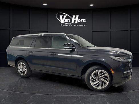 Used 2025 Lincoln Navigator L Reserve AWD/4WD image 1