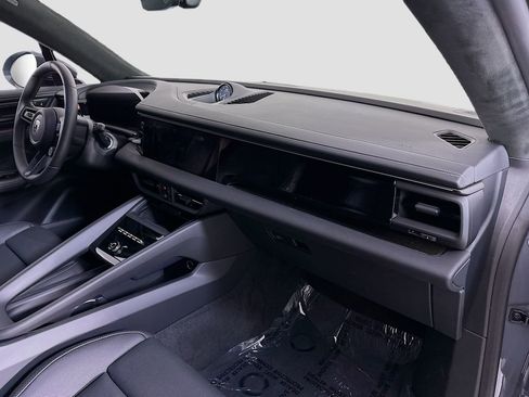 New 2025 Porsche Macan Turbo Electric image 31