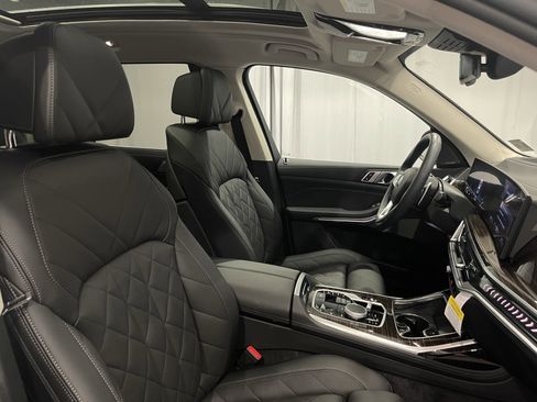 Used 2025 BMW X7 xDrive40i w/ Premium Package image 15