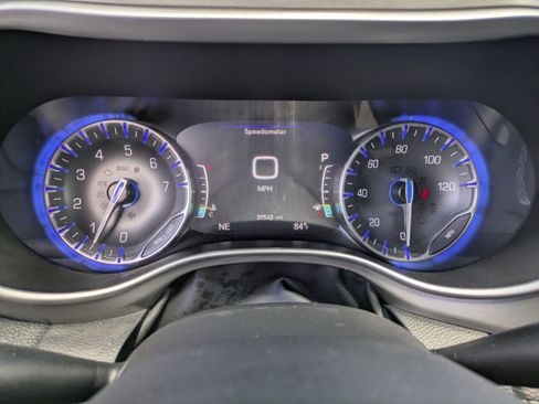 Used 2025 Chrysler Pacifica Select AWD/4WD image 24