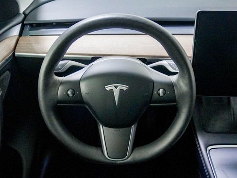 Used 2024 Tesla Model Y Long Range AWD/4WD image 23