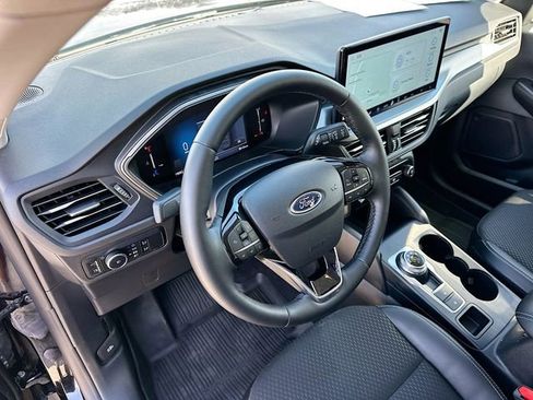Used 2025 Ford Escape SE image 9