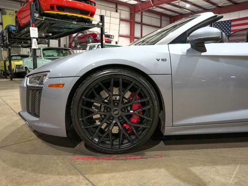 Used 2018 Audi R8 V10 w/ Carbon Exterior Package AWD/4WD image 3