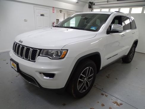 Used 2018 Jeep Grand Cherokee Limited image 19