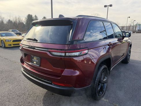 Used 2023 Jeep Grand Cherokee Altitude image 7