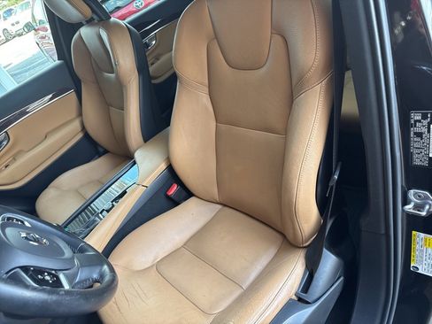 Used 2018 Volvo XC90 T6 Momentum w/ Convenience Package image 5