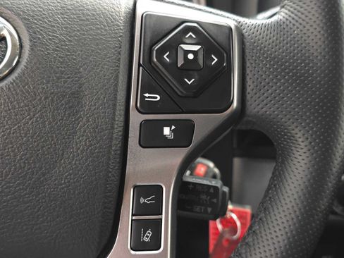 Used 2018 Toyota Tacoma SR5 AWD/4WD image 19
