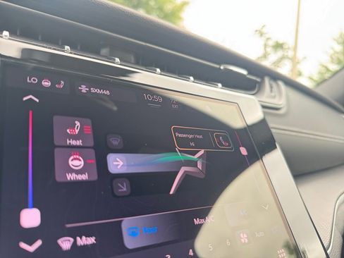 New 2025 Jeep Grand Cherokee Altitude image 9