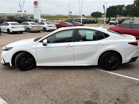 Used 2025 Toyota Camry SE FWD image 6