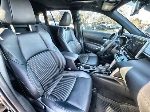 Used 2024 Toyota Corolla Cross XSE image 34