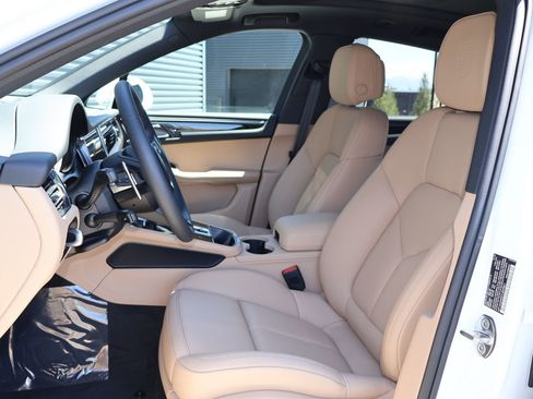 New 2026 Porsche Macan AWD/4WD image 5