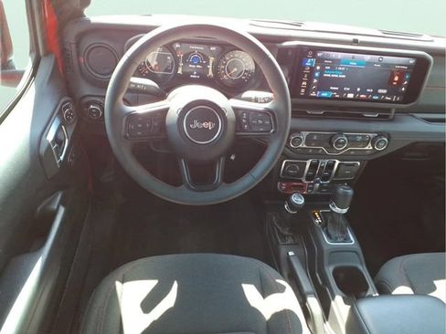 Used 2024 Jeep Gladiator Rubicon AWD/4WD image 18