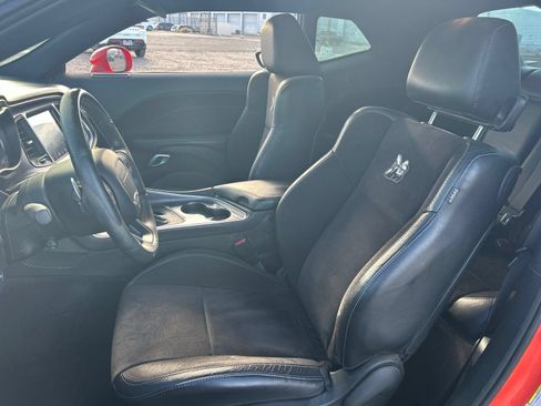 Used 2018 Dodge Challenger R/T Scat Pack RWD image 14