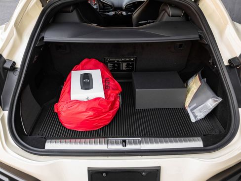 Used 2025 Ferrari Purosangue AWD/4WD image 40