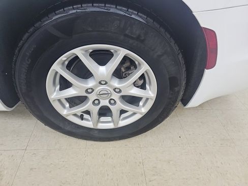 Used 2023 Chrysler Pacifica Touring-L image 9